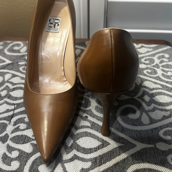 Barney Cognac Pump Sz 10M - Picture 1 of 1